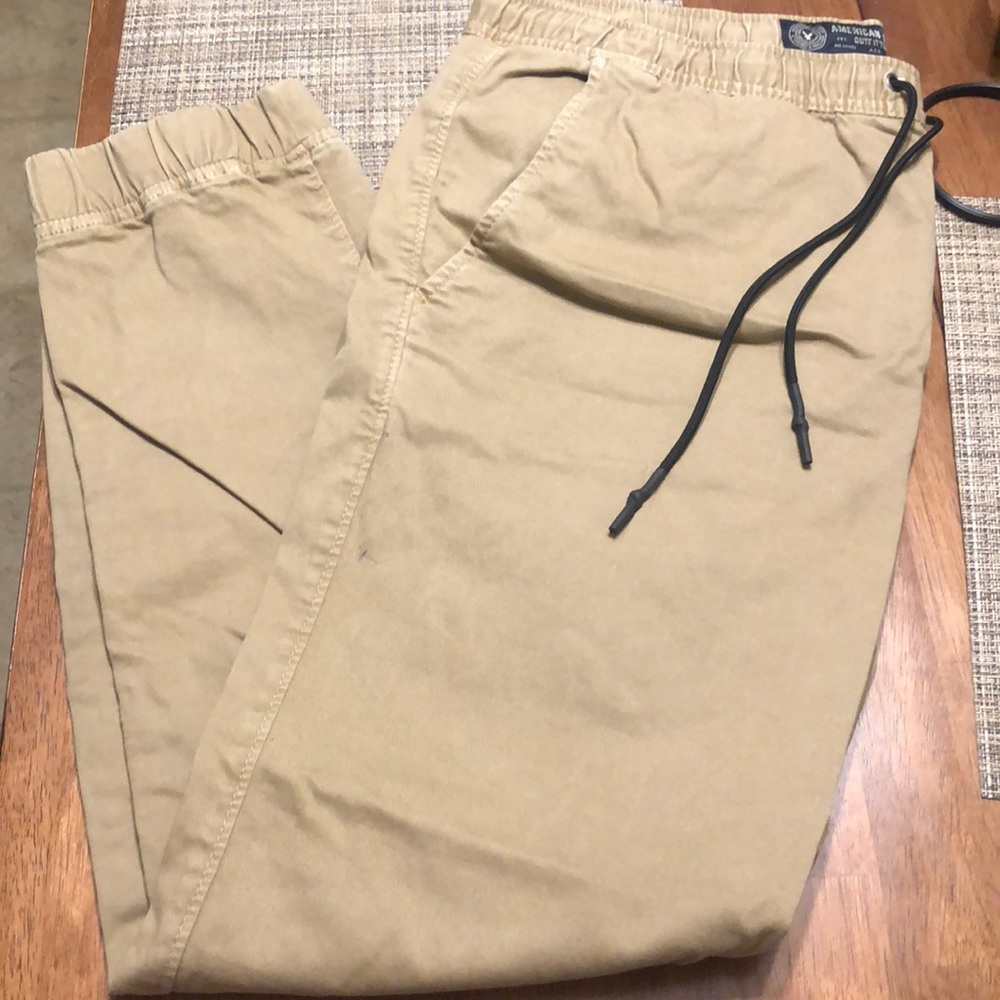 mens american eagle khakis